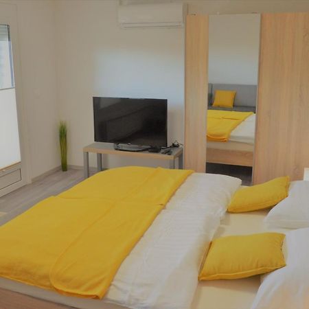 Apartma Vila Zigmund Cerknica Bagian luar foto